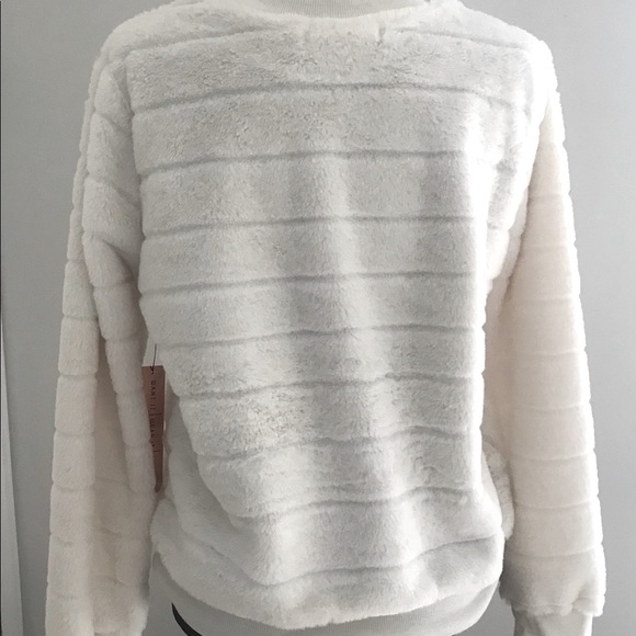 🐇New, Size Large🐇Soft Fuzzy Sweatshirt🐇 - Picture 3 of 6